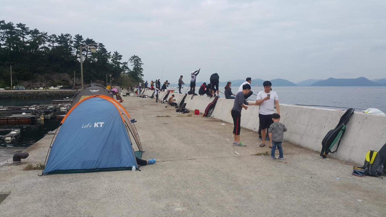 Geoje Seaside Luxury Family Villa Exterior photo