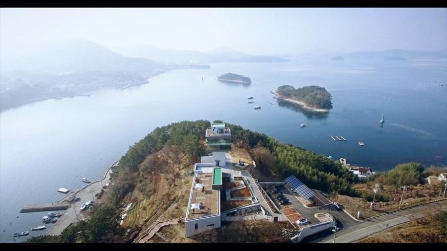 Geoje Seaside Luxury Family Villa Exterior photo